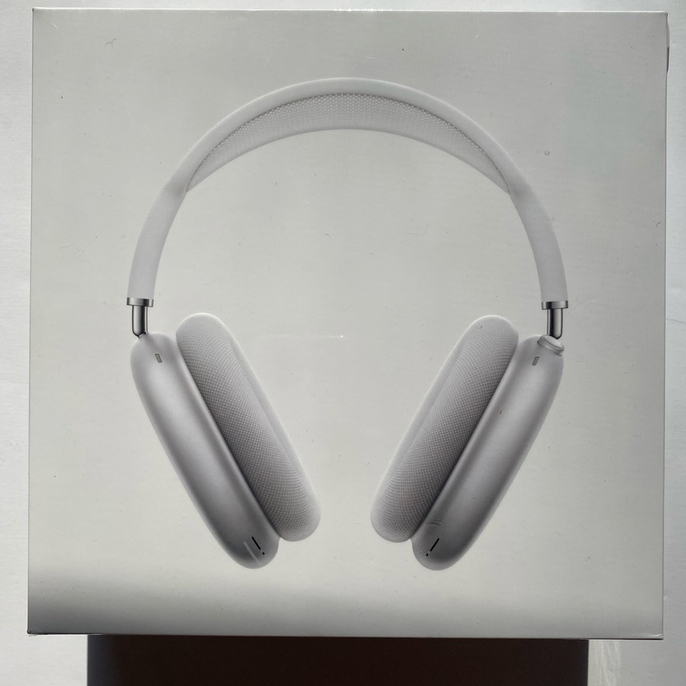 Brand new white Apple Airpod max